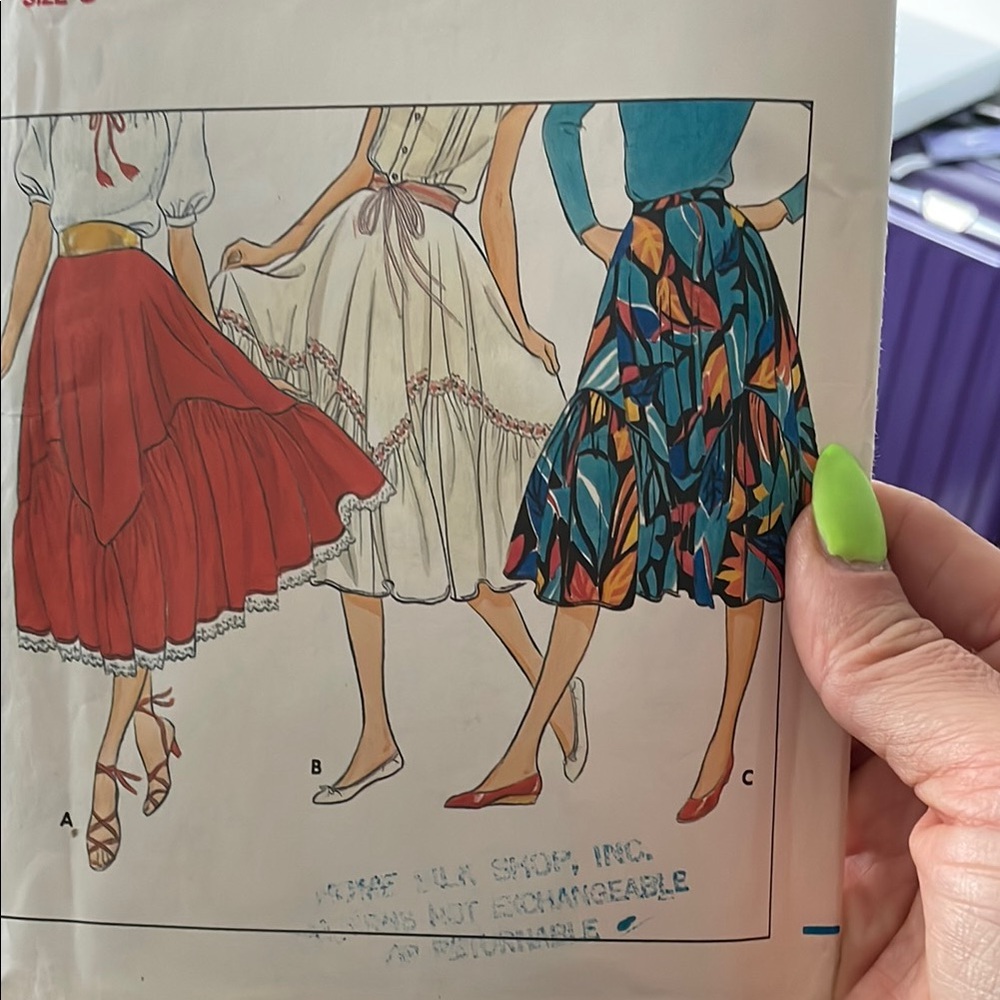 Assorted Vintage Sewing Patterns - Picture 7 of 8